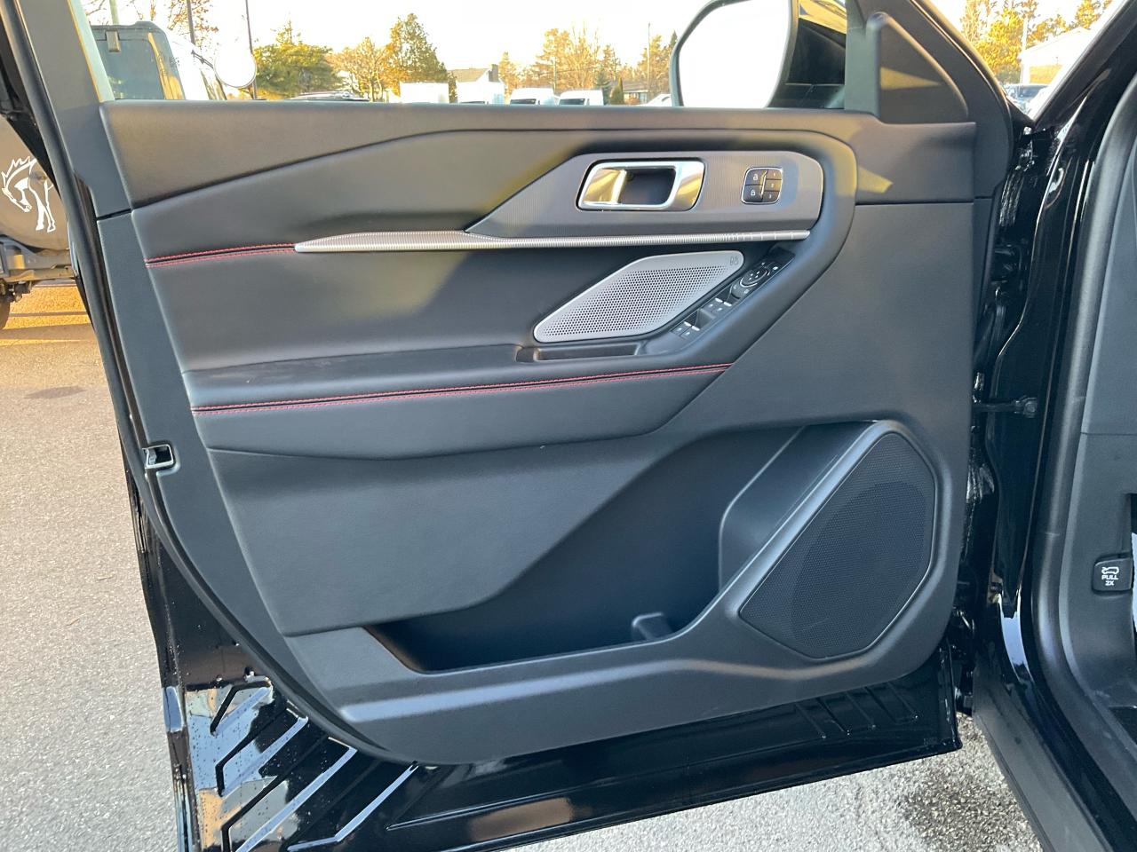 2026 Ford Explorer ST Photo5