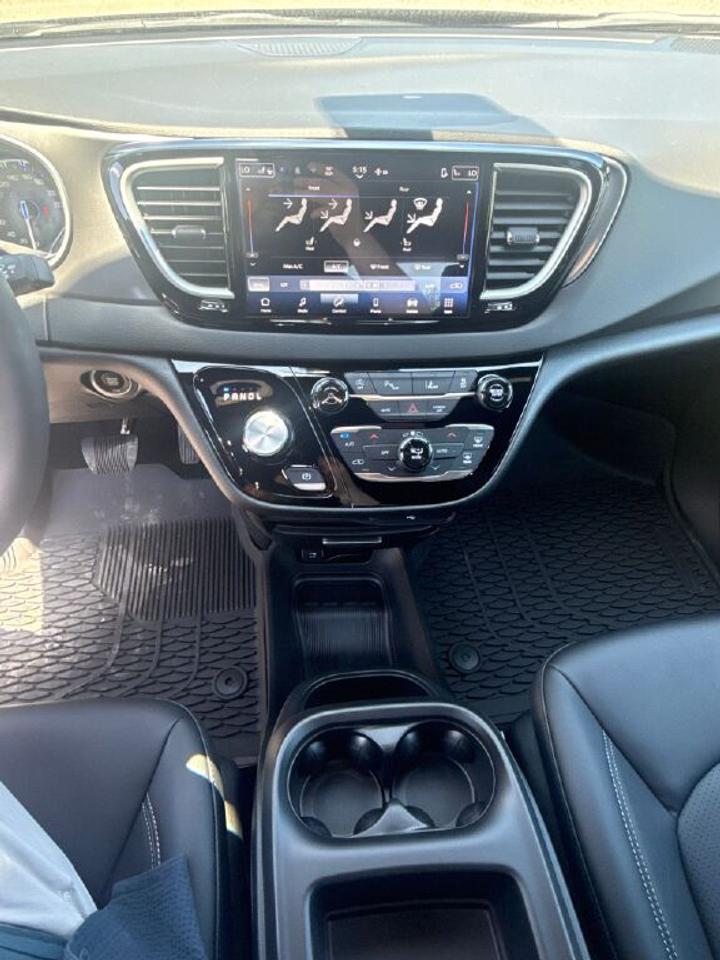 2026 Dodge Grand Caravan SXT Photo