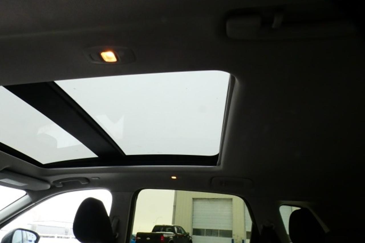 2024 Nissan Rogue SV AWD w/Htd cloth, moonroof, BUC - Photo #17