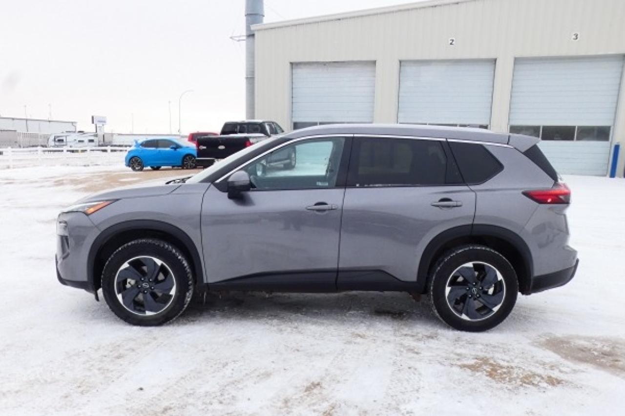 2024 Nissan Rogue SV AWD w/Htd cloth, moonroof, BUC - Photo #1