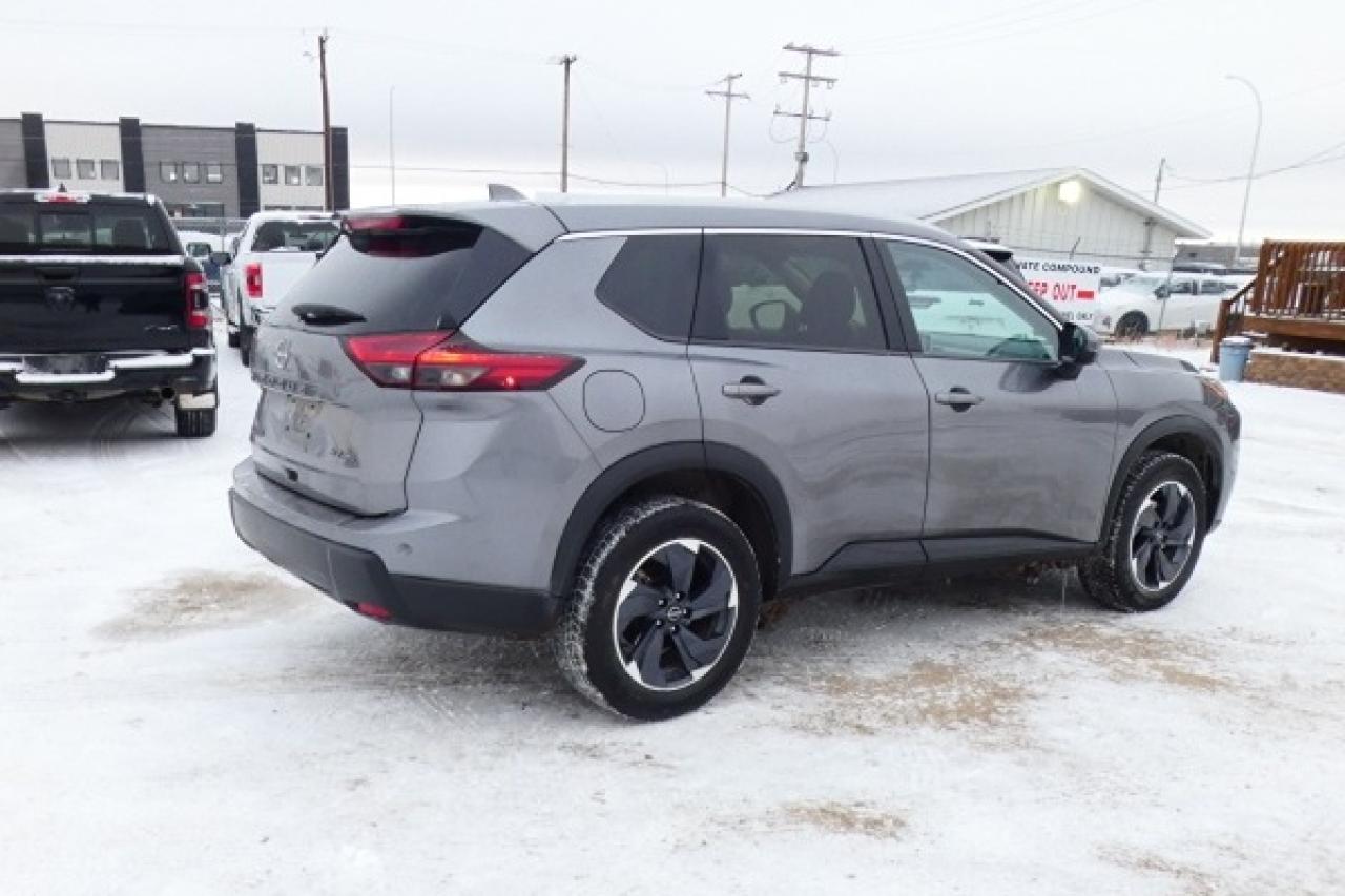 2024 Nissan Rogue SV AWD w/Htd cloth, moonroof, BUC - Photo #6