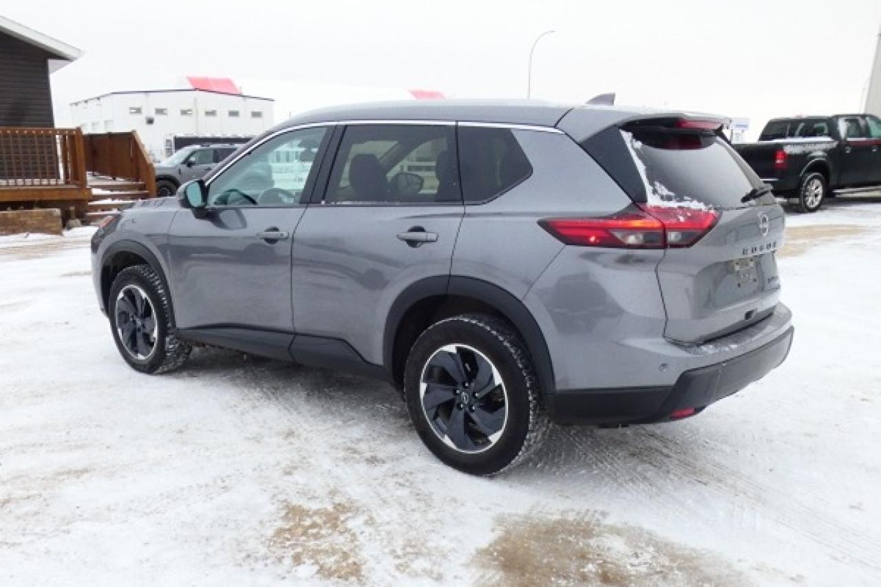 2024 Nissan Rogue SV AWD w/Htd cloth, moonroof, BUC - Photo #8