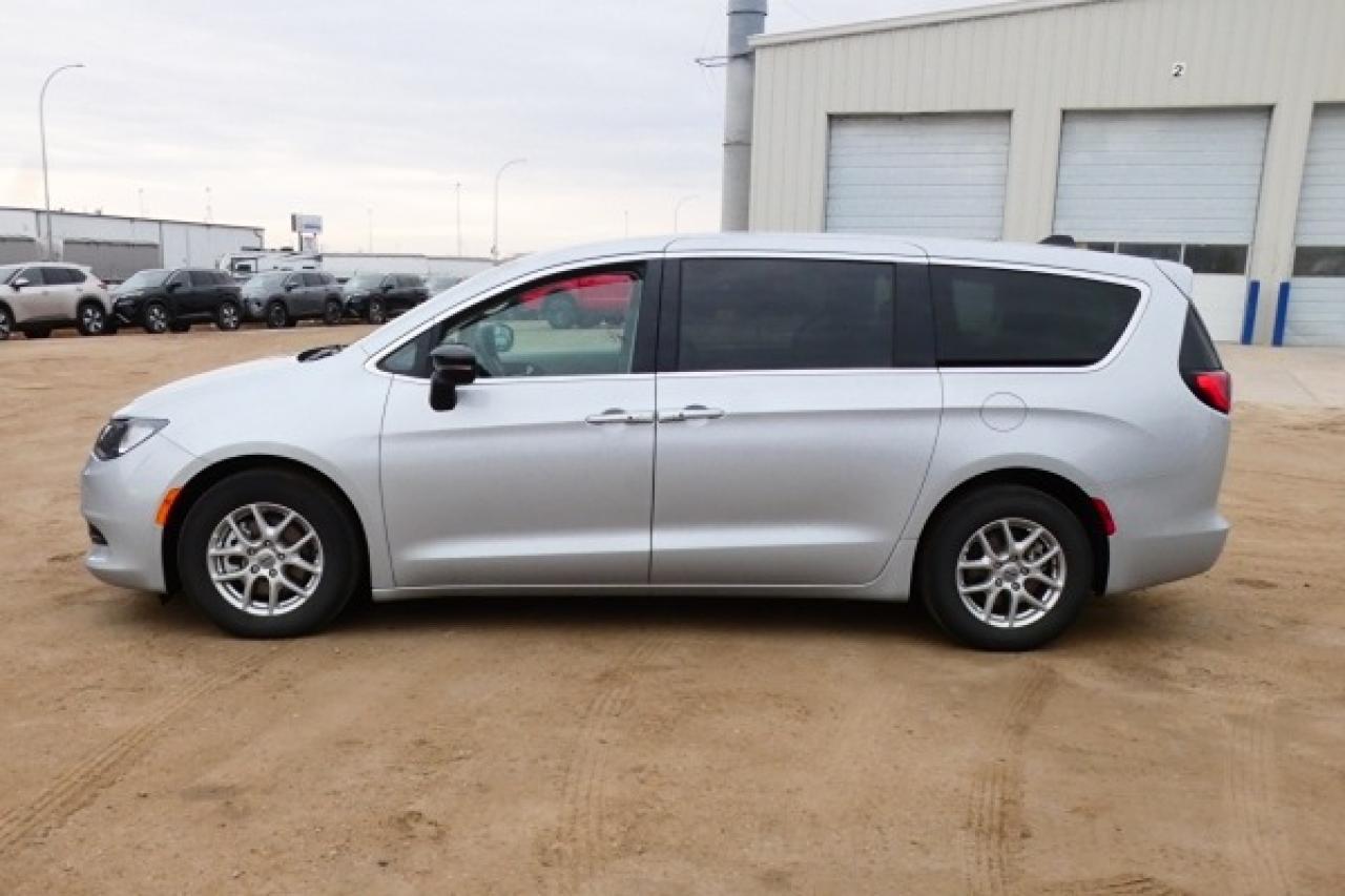 2024 Chrysler Grand Caravan SXT 2WD w/Htd cloth, Htd wheel, NAV, BUC - Photo #1