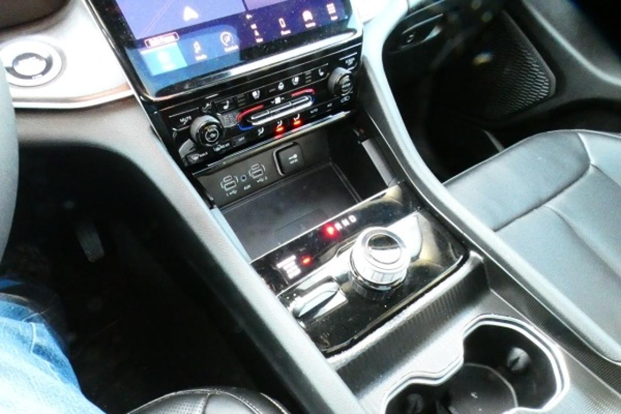 2024 Jeep Grand Cherokee L. Limited 4x4 w/H&C Learther, pano S/R, NAV, BUC - Photo #17