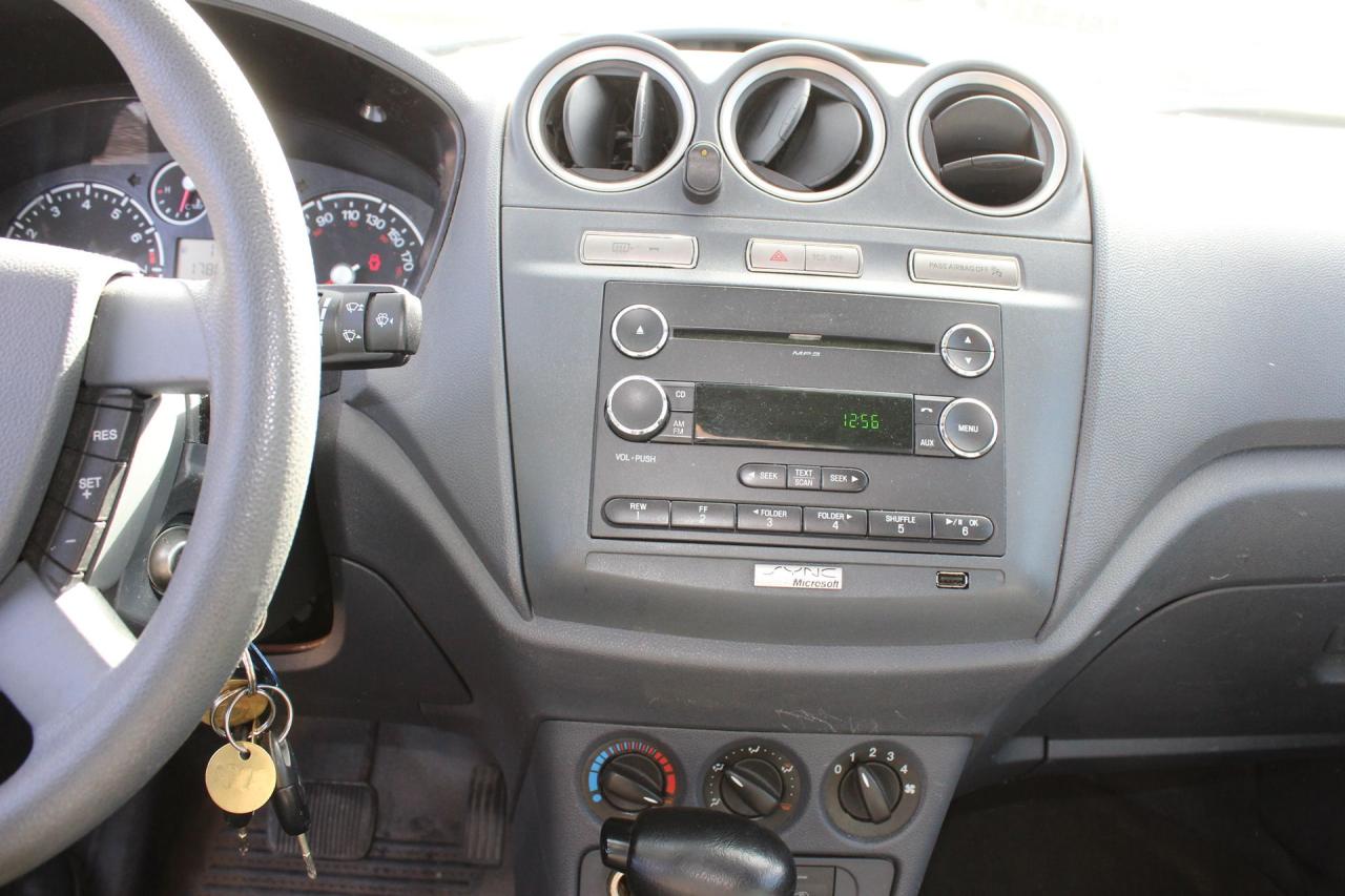 2013 Ford Transit Connect XLT Photo4