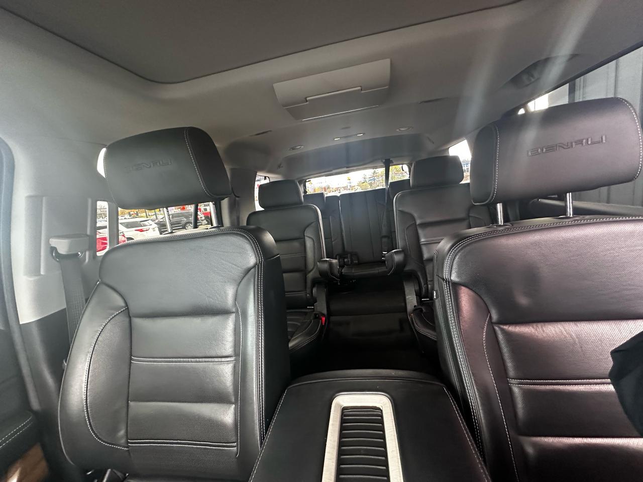2019 GMC Yukon Denali - Photo #9