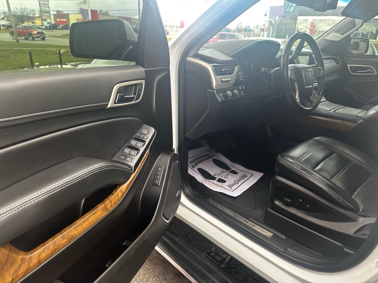 2019 GMC Yukon Denali - Photo #11