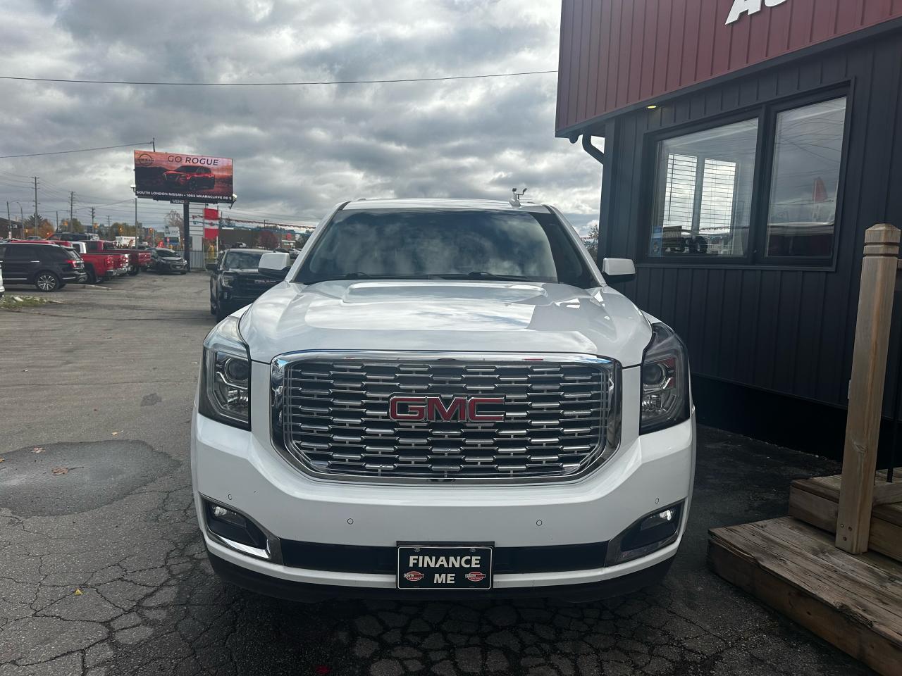 2019 GMC Yukon Denali - Photo #3