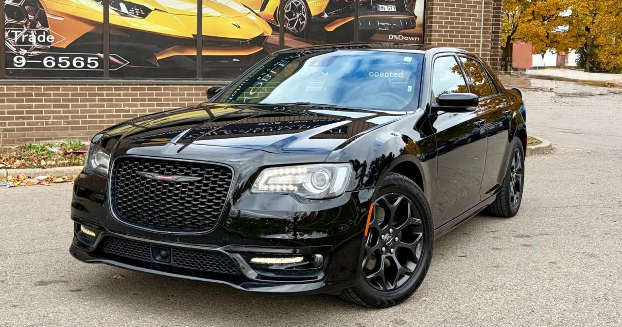 2023 Chrysler 300 300S Photo2