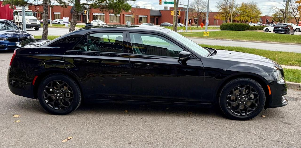 2023 Chrysler 300 300S Photo3