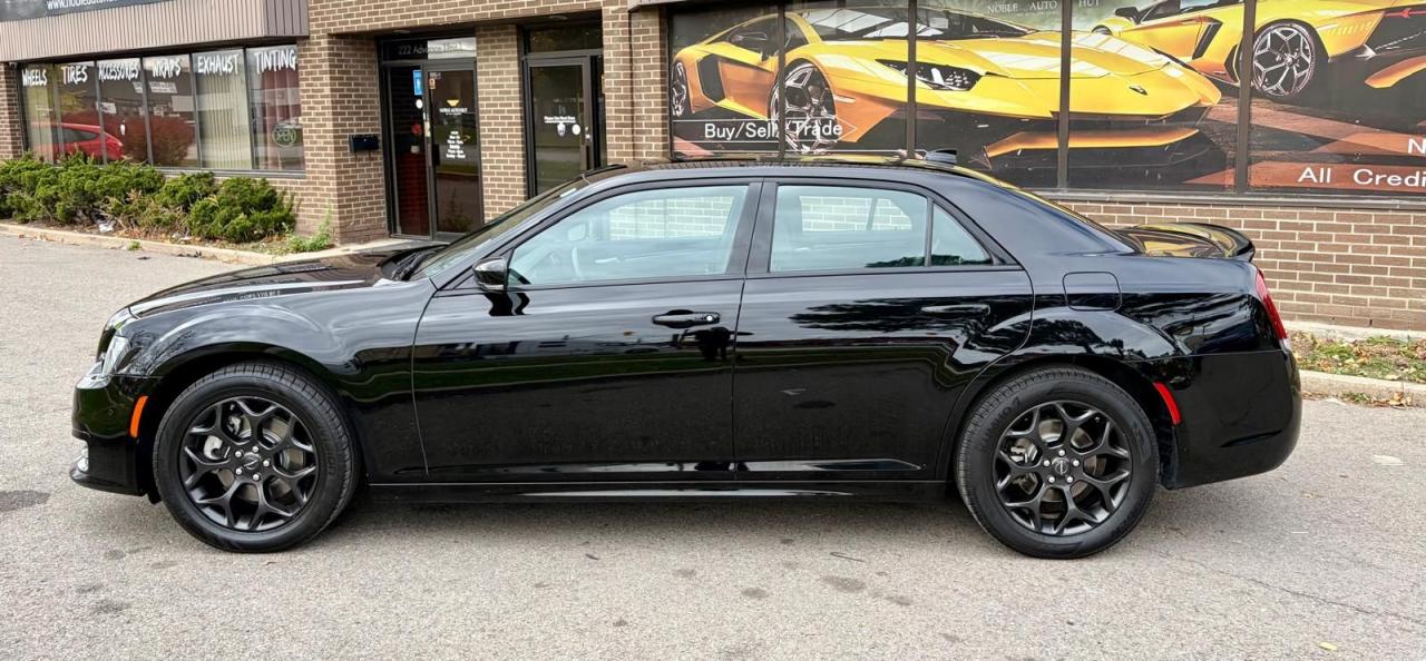 2023 Chrysler 300 300S Photo4