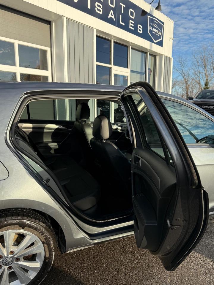 2016 Volkswagen Golf 1.8 TSI Trendline Photo