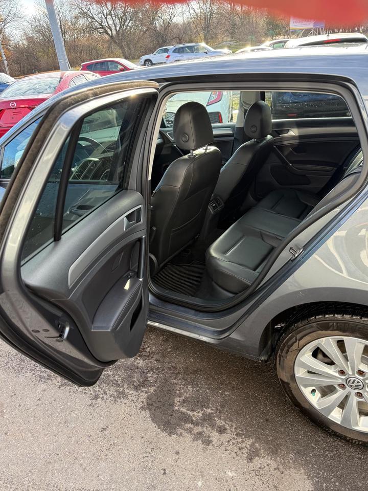 2016 Volkswagen Golf 1.8 TSI Trendline Photo