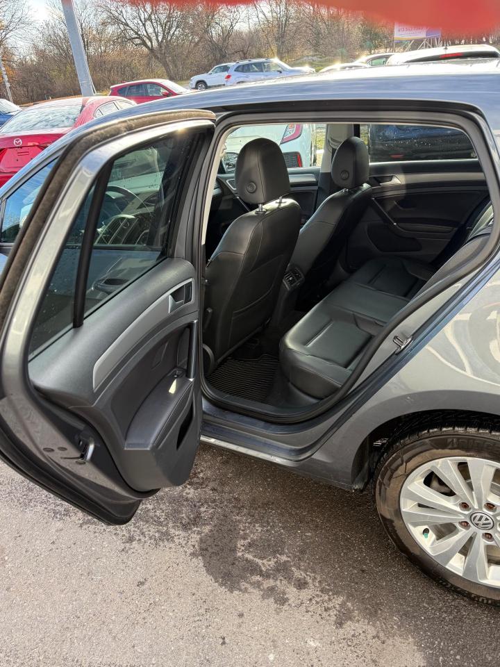 2016 Volkswagen Golf 1.8 TSI Trendline Photo