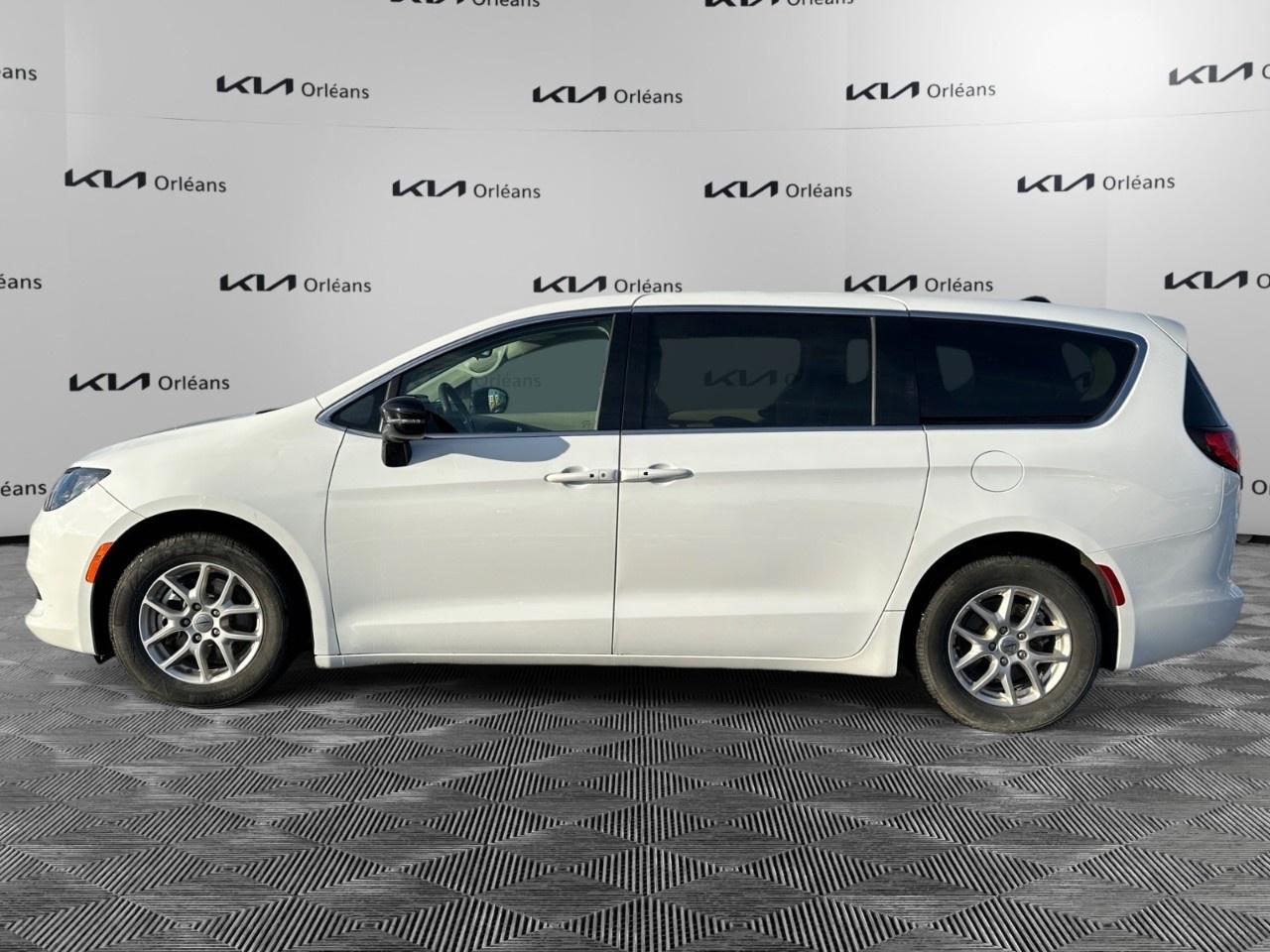 2024 Dodge Grand Caravan SXT 2WD Photo