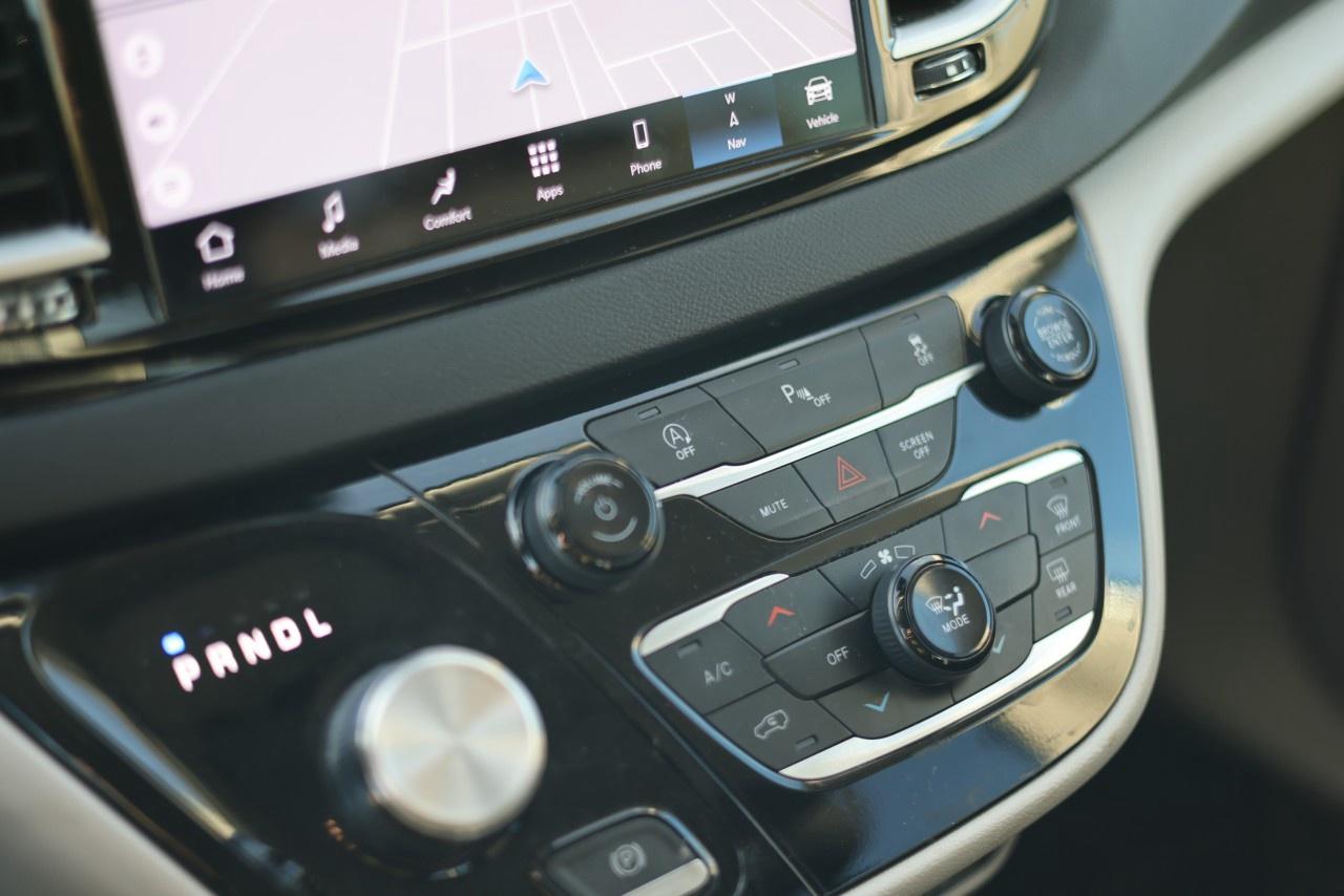 2024 Dodge Grand Caravan SXT 2WD Photo