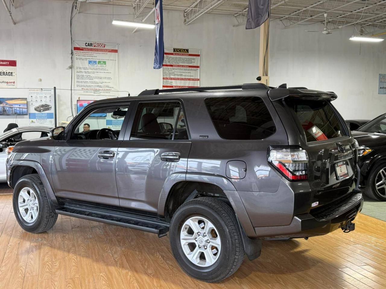 2016 Toyota 4Runner SR5 - SUNROOF|7PASSENGER|HEATEDSEATS|NAVI - Photo #4