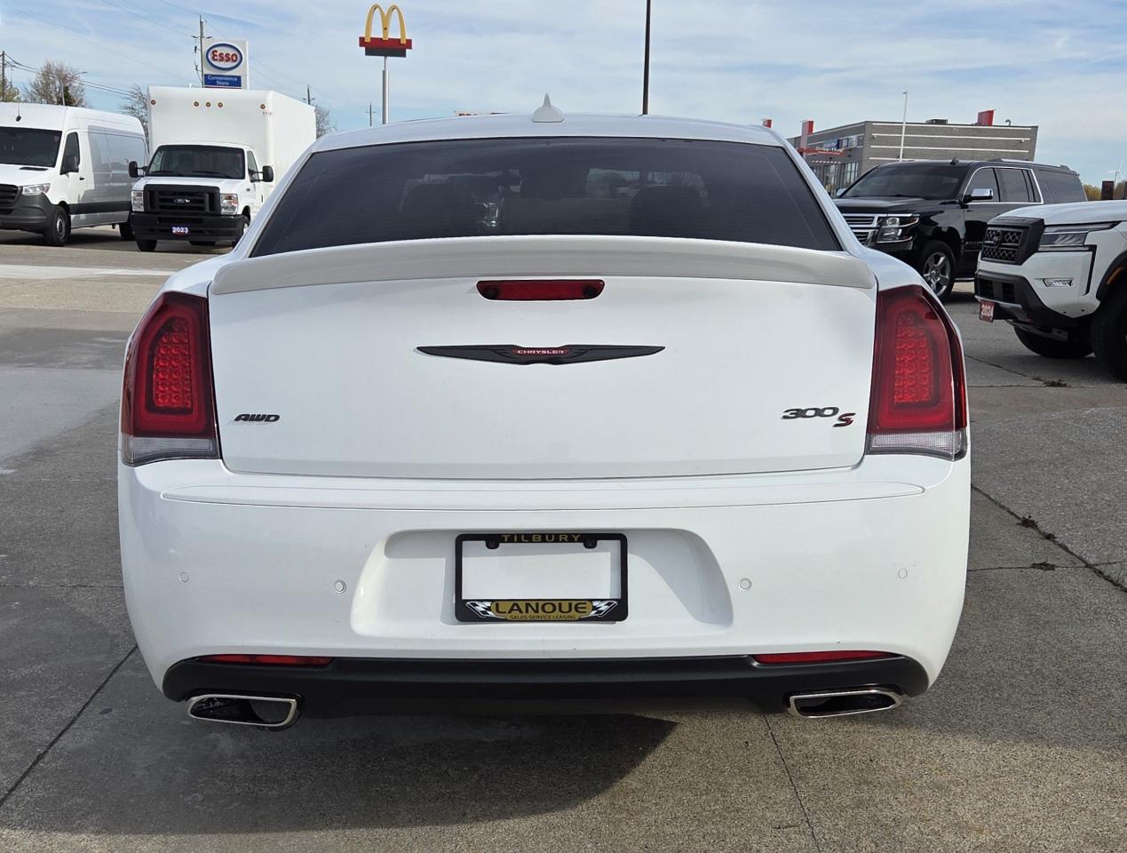 2022 Chrysler 300 300S AWD Photo3