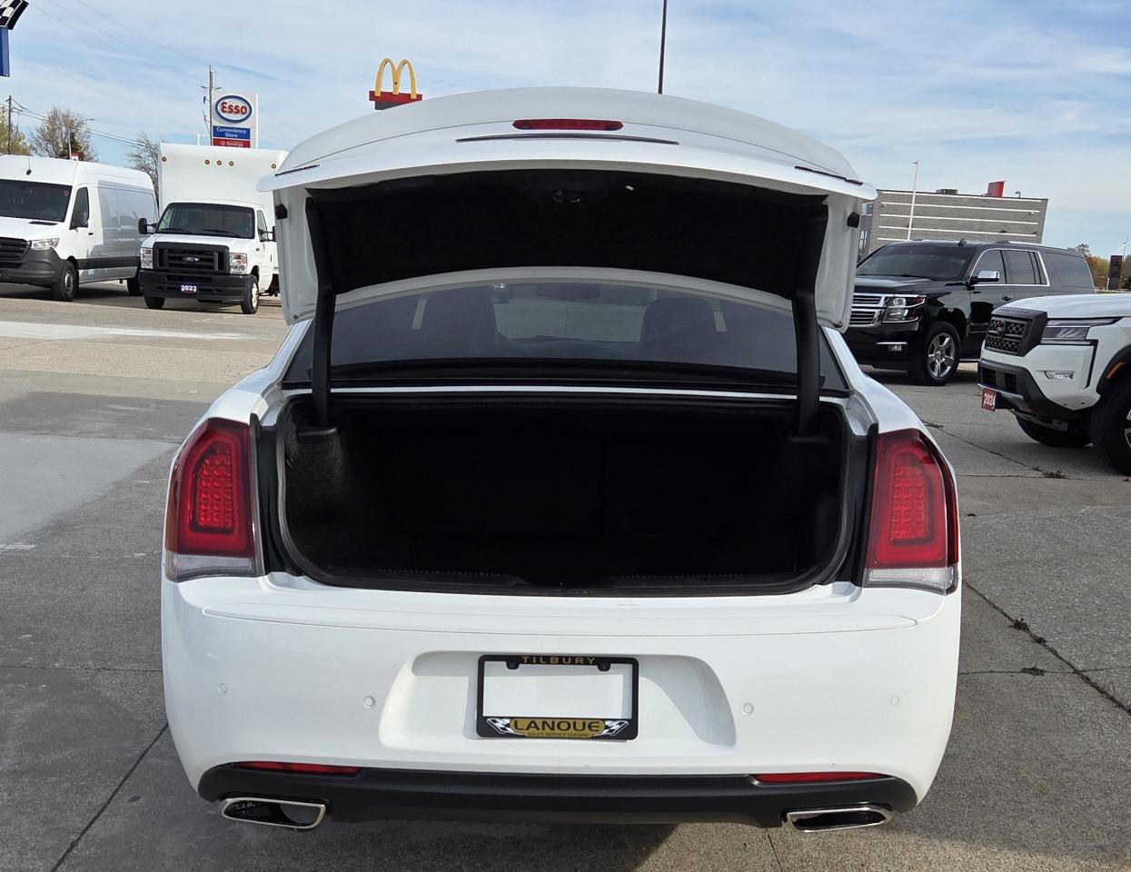 2022 Chrysler 300 300S AWD Photo4