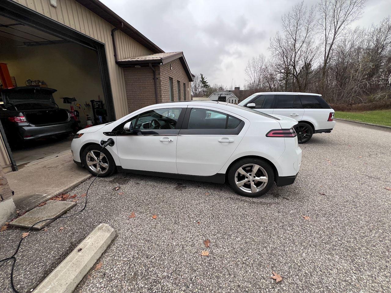 2012 Chevrolet Volt  Photo3