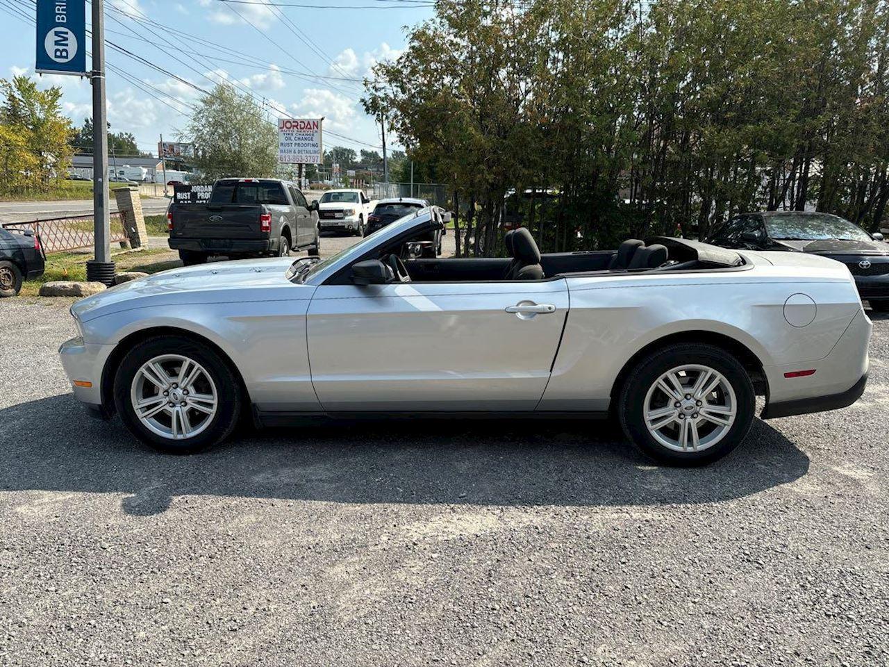 2010 Ford Mustang V6 Photo2