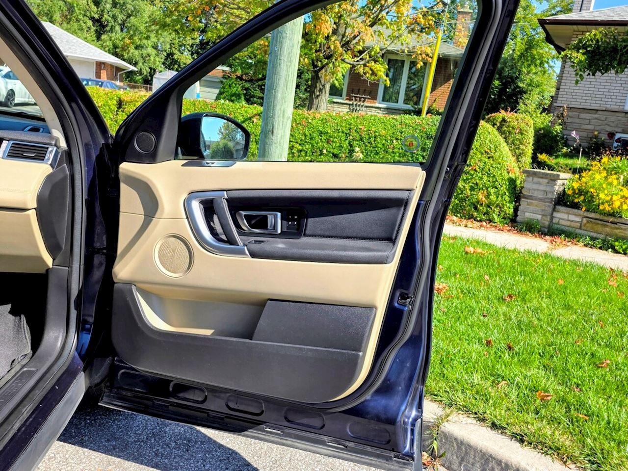 2016 Land Rover Discovery Sport HSE Photo