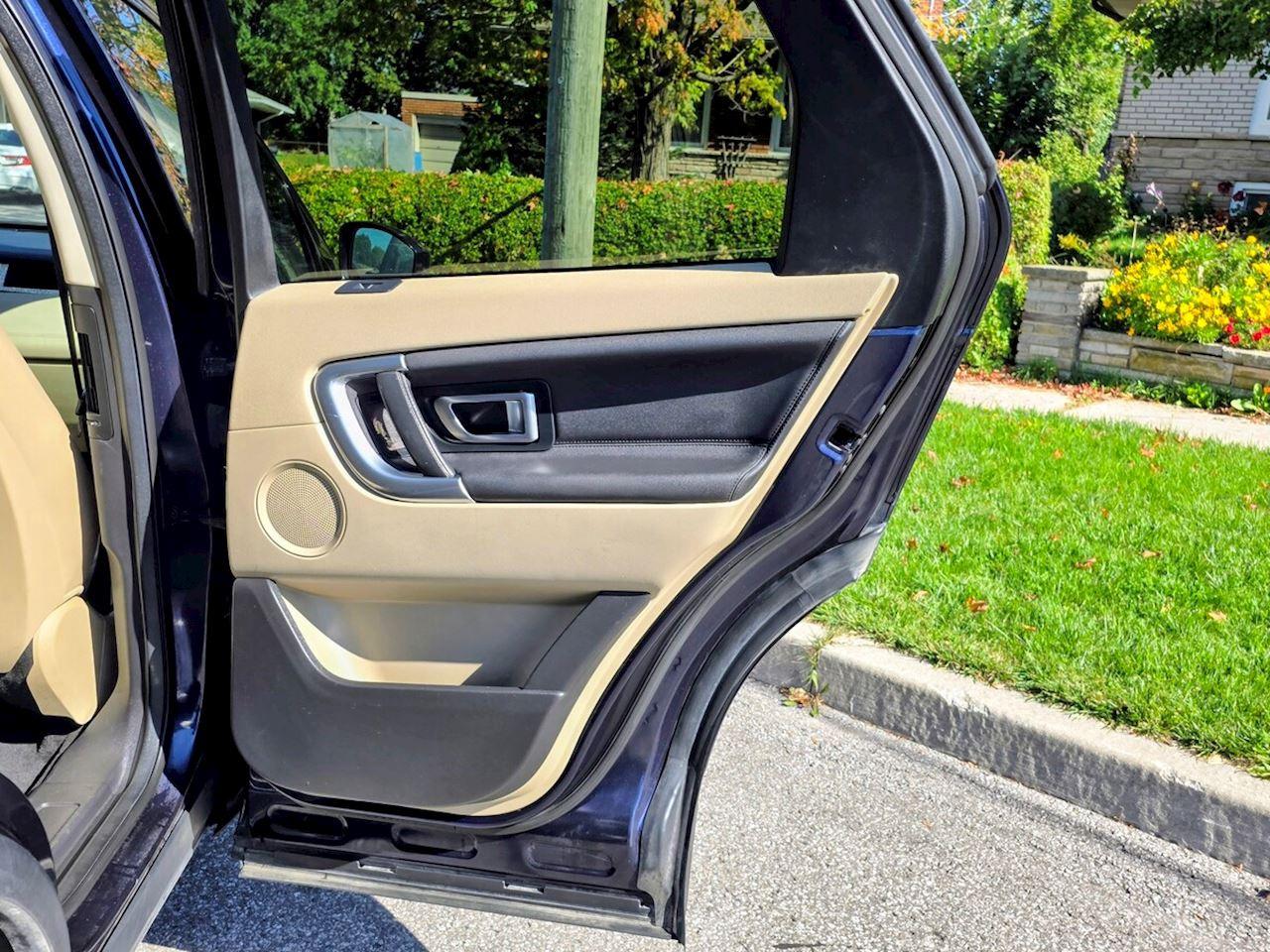 2016 Land Rover Discovery Sport HSE Photo