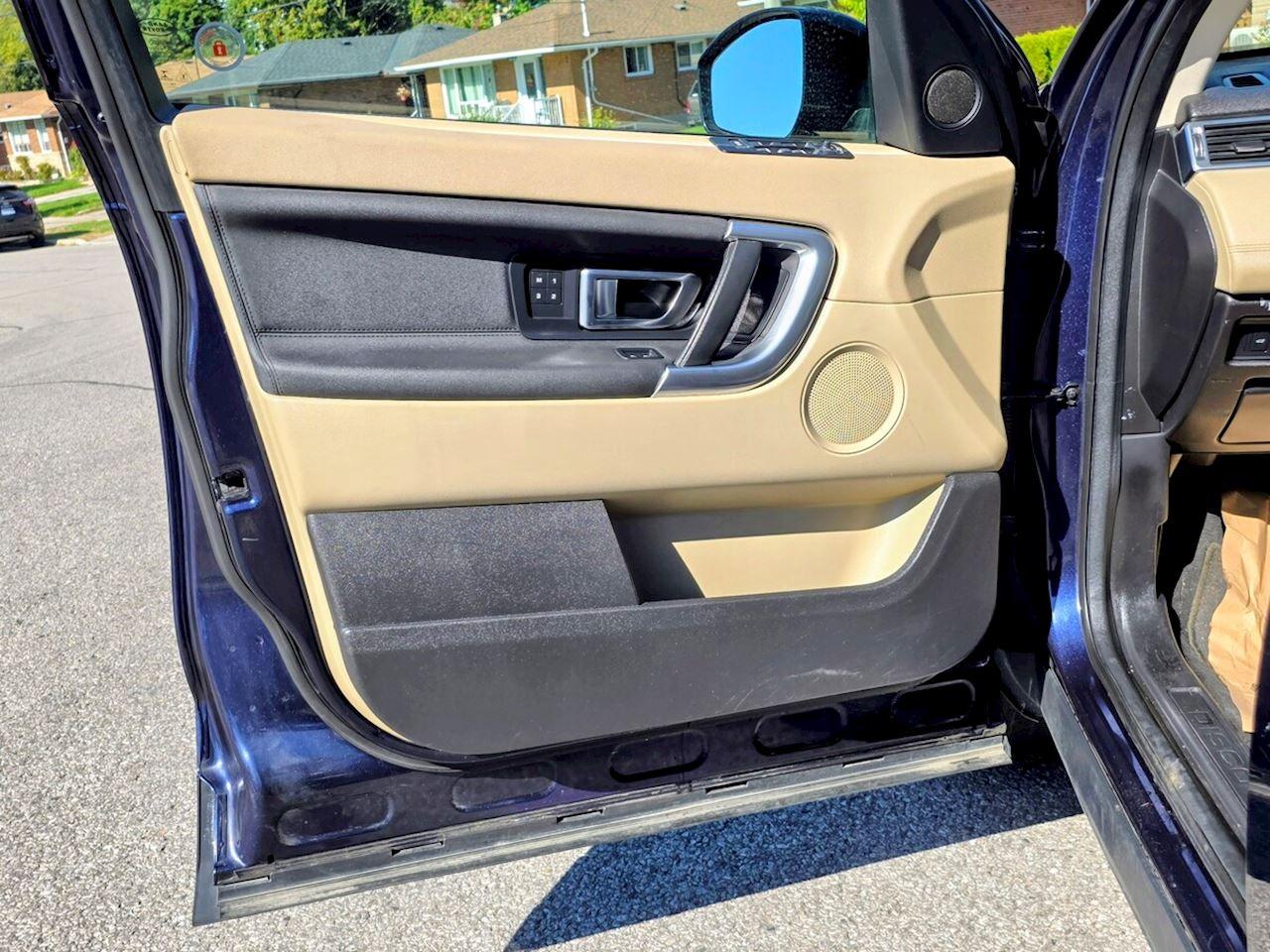 2016 Land Rover Discovery Sport HSE Photo