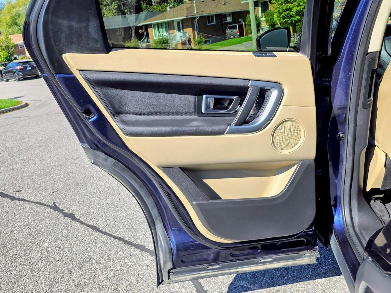 2016 Land Rover Discovery Sport HSE Photo