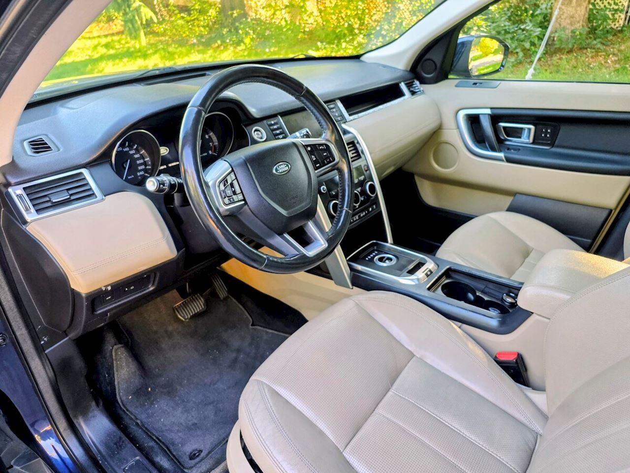 2016 Land Rover Discovery Sport HSE Photo