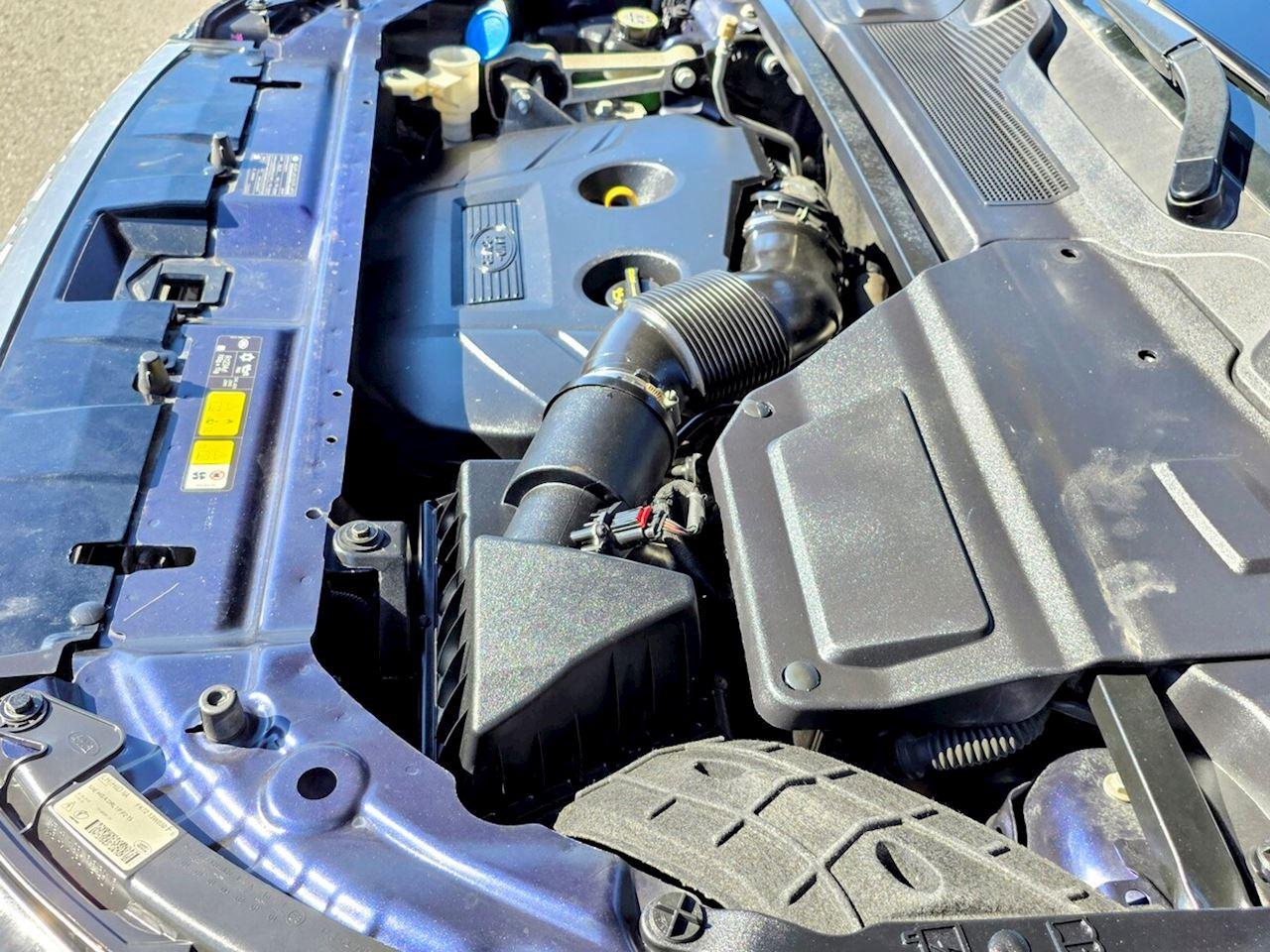 2016 Land Rover Discovery Sport HSE Photo