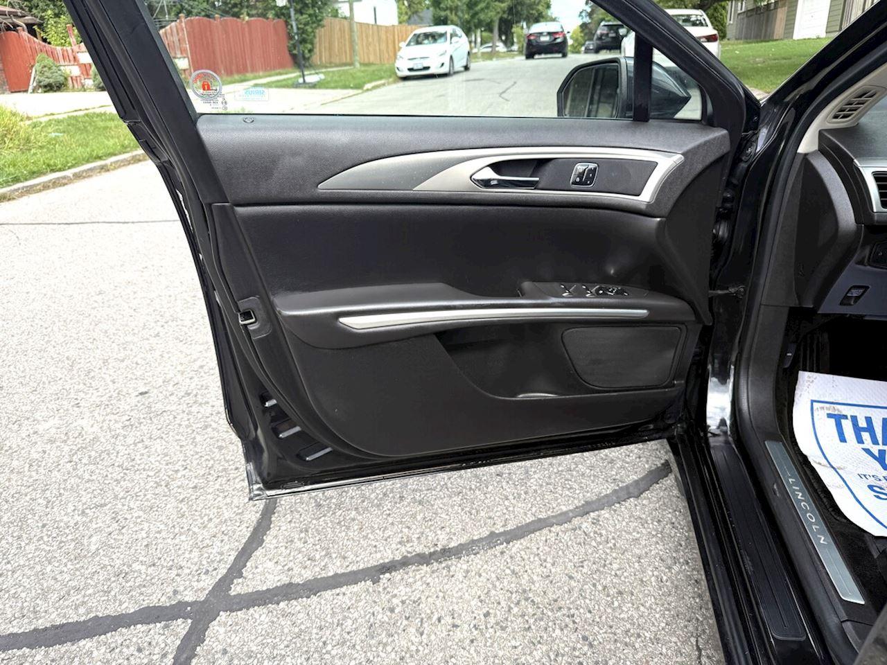 2014 Lincoln MKZ Hybrid Photo