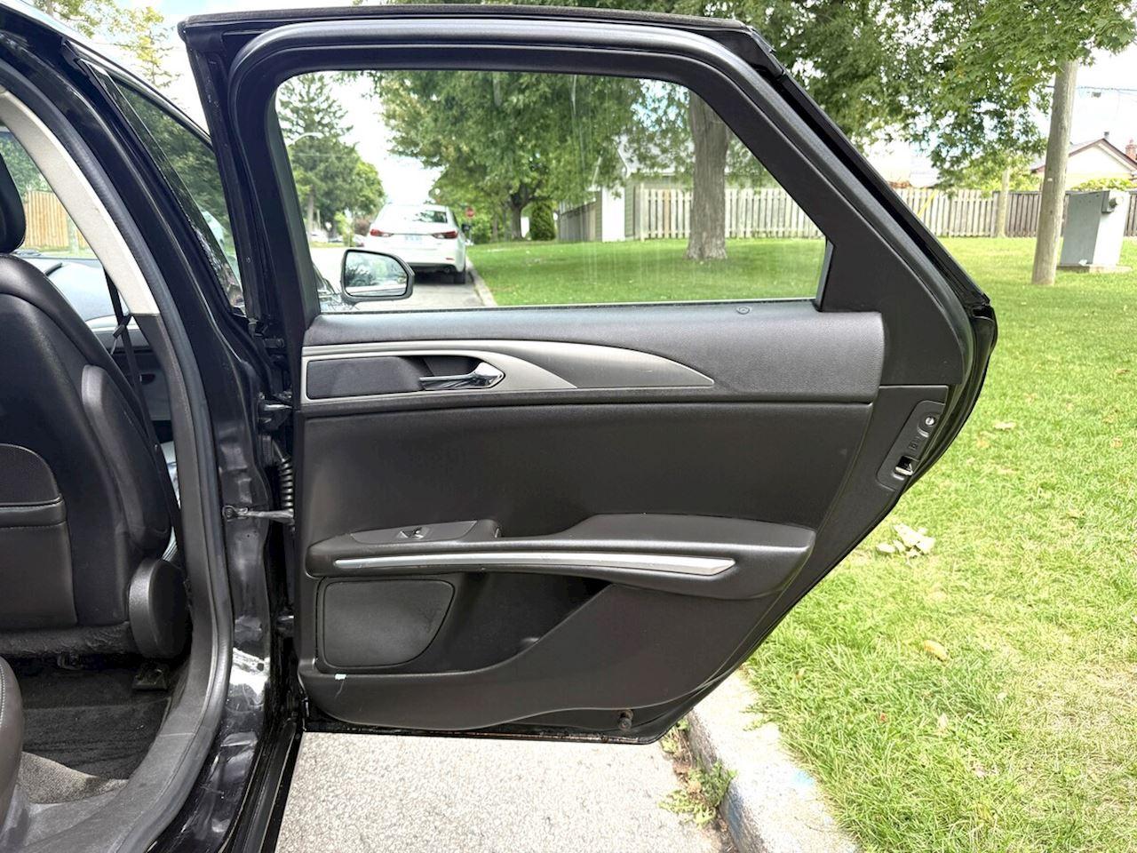 2014 Lincoln MKZ Hybrid Photo