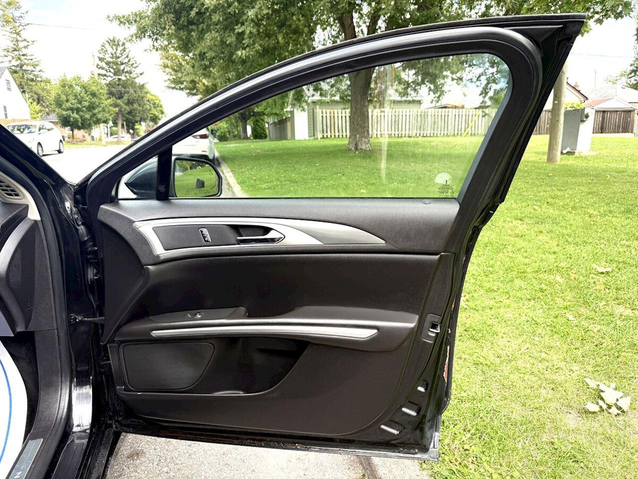 2014 Lincoln MKZ Hybrid Photo