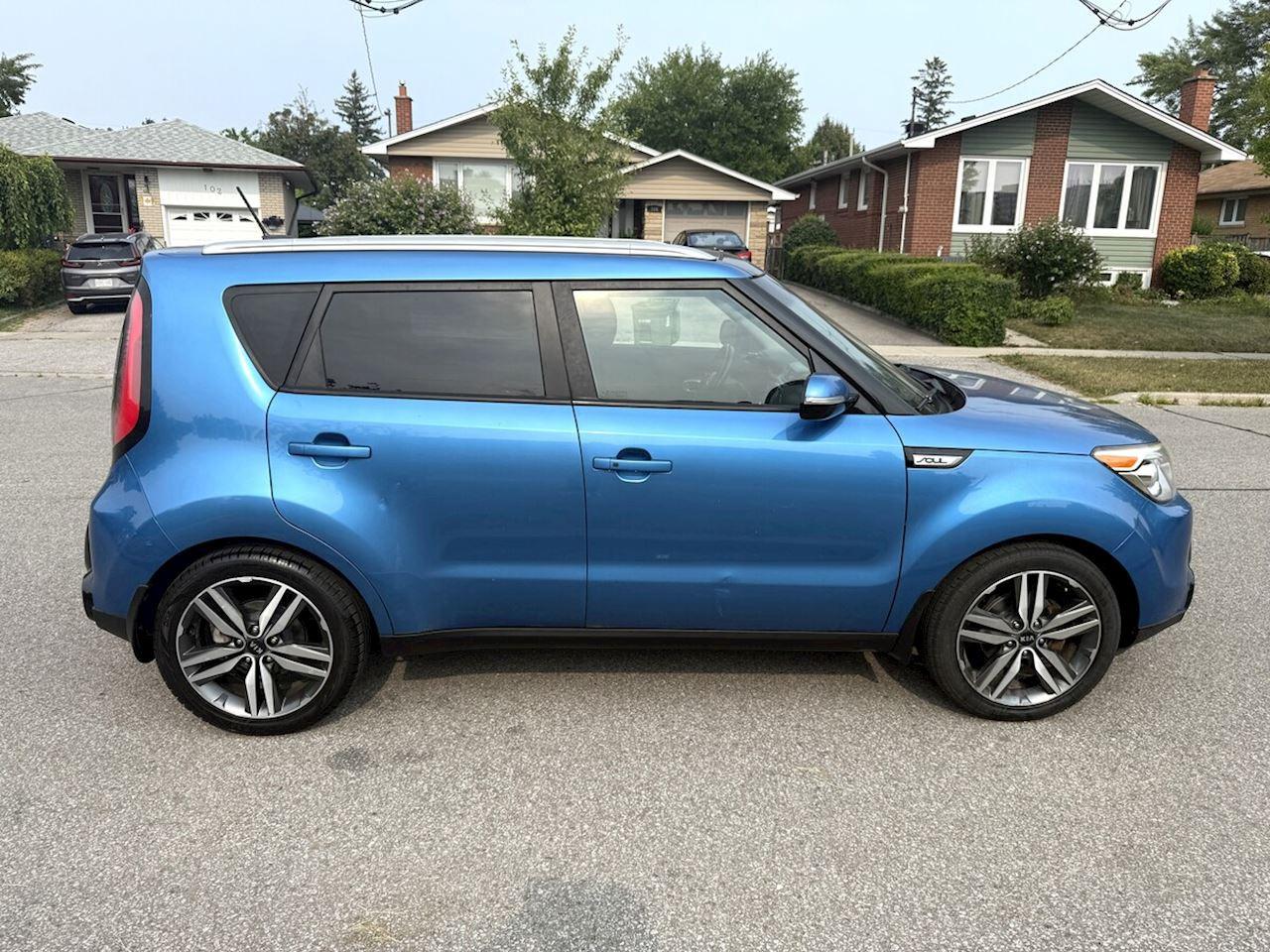 2016 Kia Soul EX/EX+ ECO/SX/SX Luxury/EX+/Sport Inferno Red/Black/Sport Onyx Black/Red/Urban Cappuccino/Urban Titanium/Urban Inferno Red/Sport Polar White/Red Photo