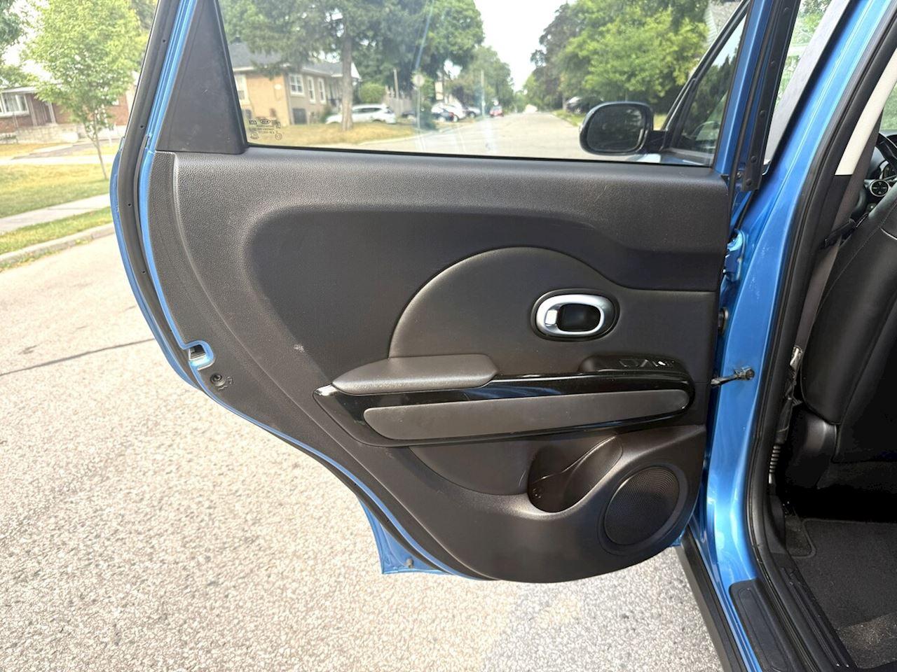 2016 Kia Soul EX/EX+ ECO/SX/SX Luxury/EX+/Sport Inferno Red/Black/Sport Onyx Black/Red/Urban Cappuccino/Urban Titanium/Urban Inferno Red/Sport Polar White/Red Photo