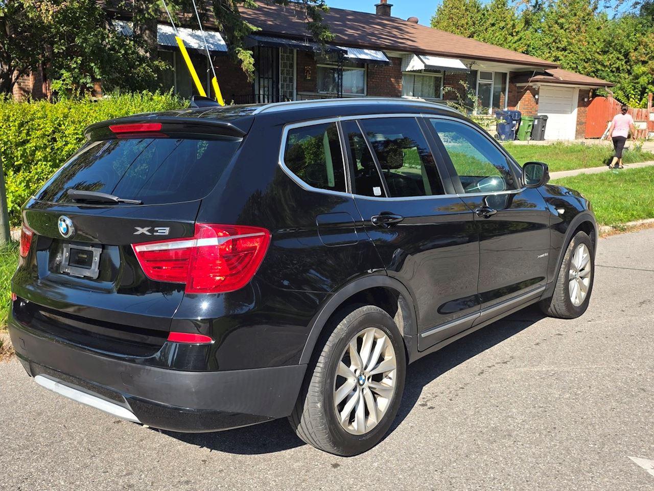2011 BMW X3 28i Photo