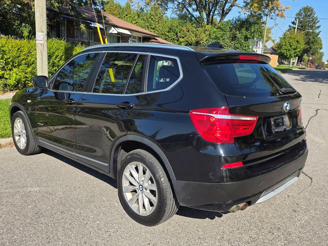2011 BMW X3 28i Photo