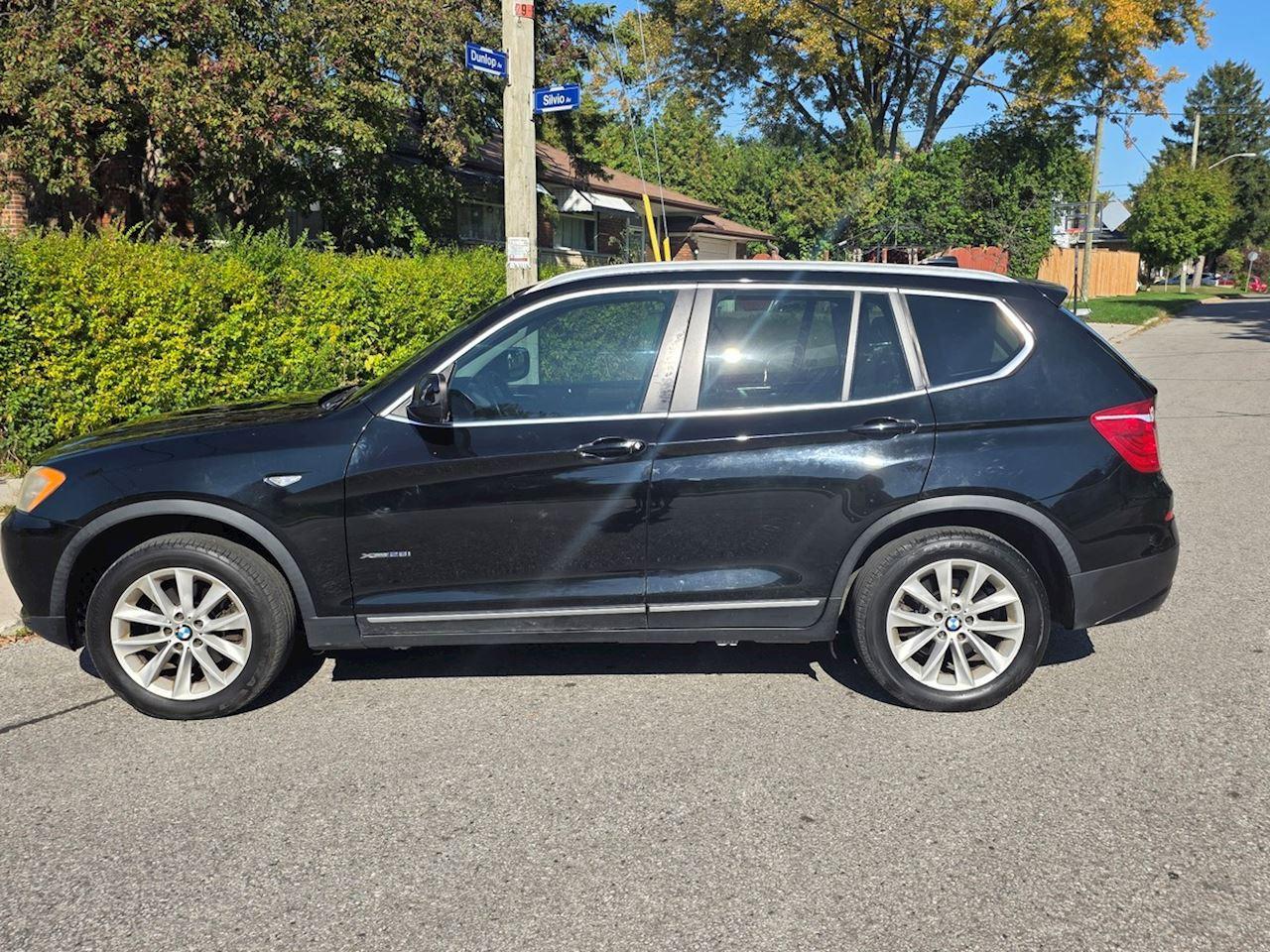 2011 BMW X3 28i Photo