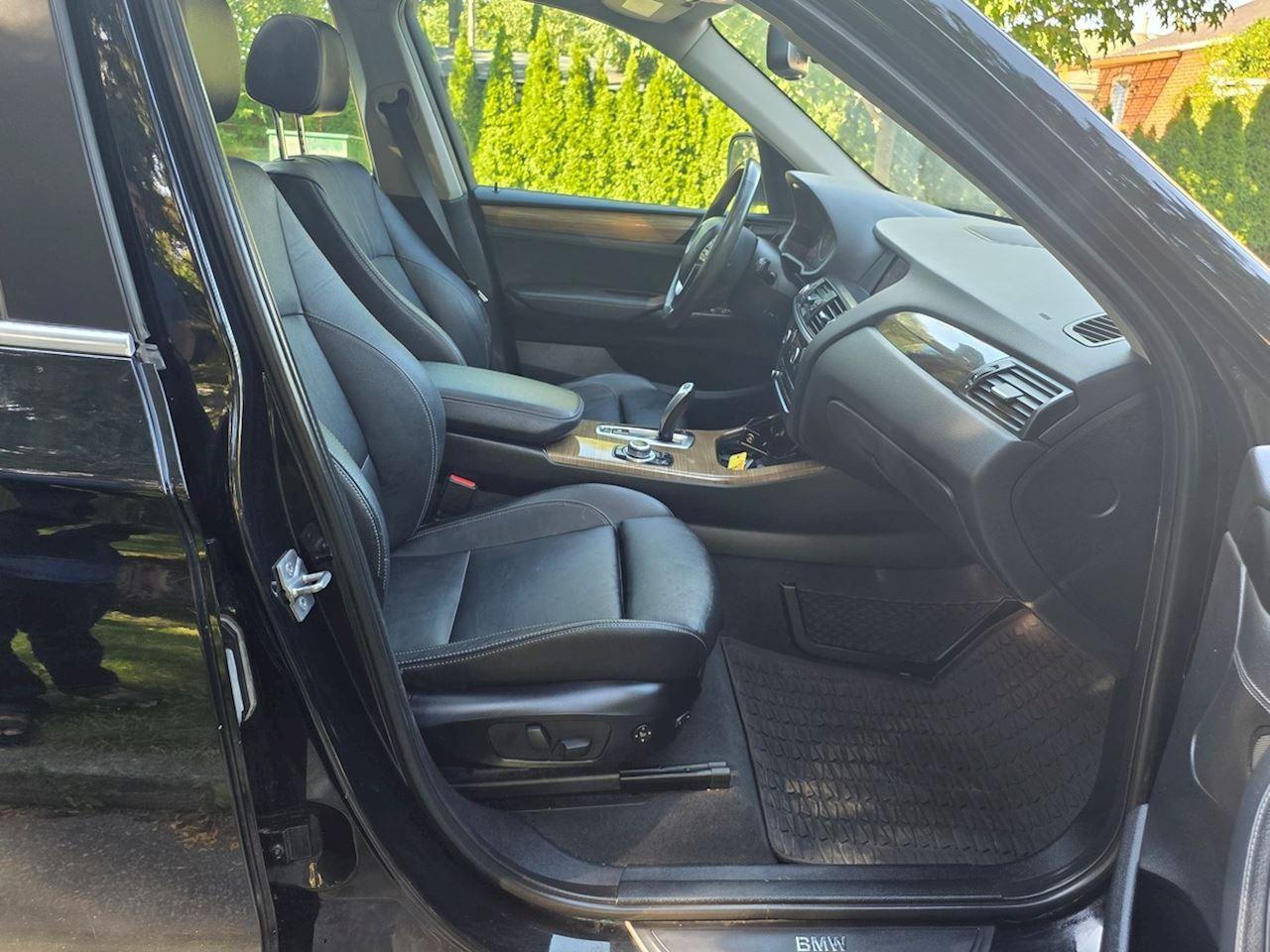 2011 BMW X3 28i Photo