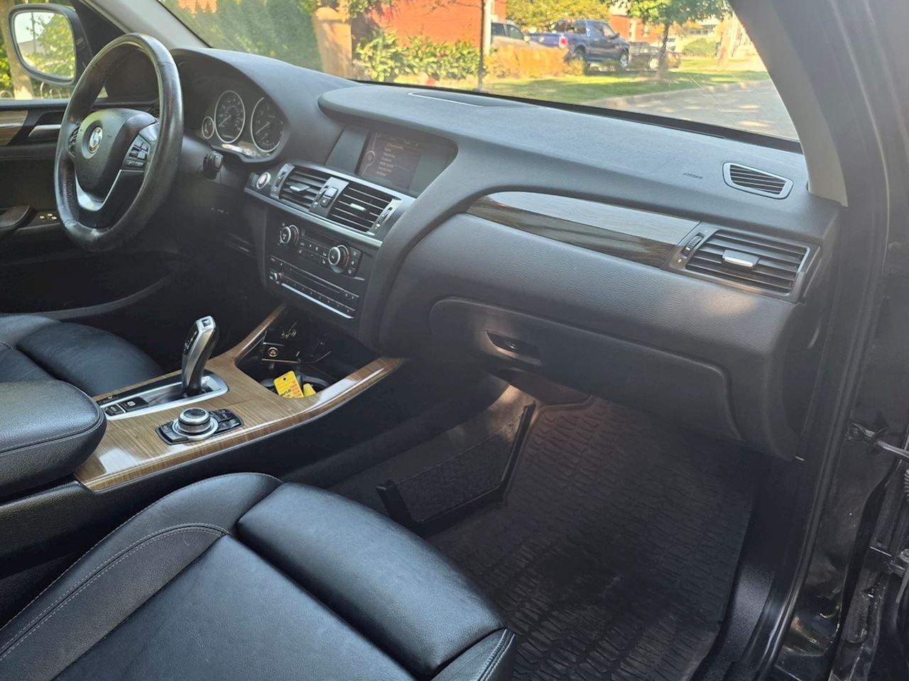 2011 BMW X3 28i Photo