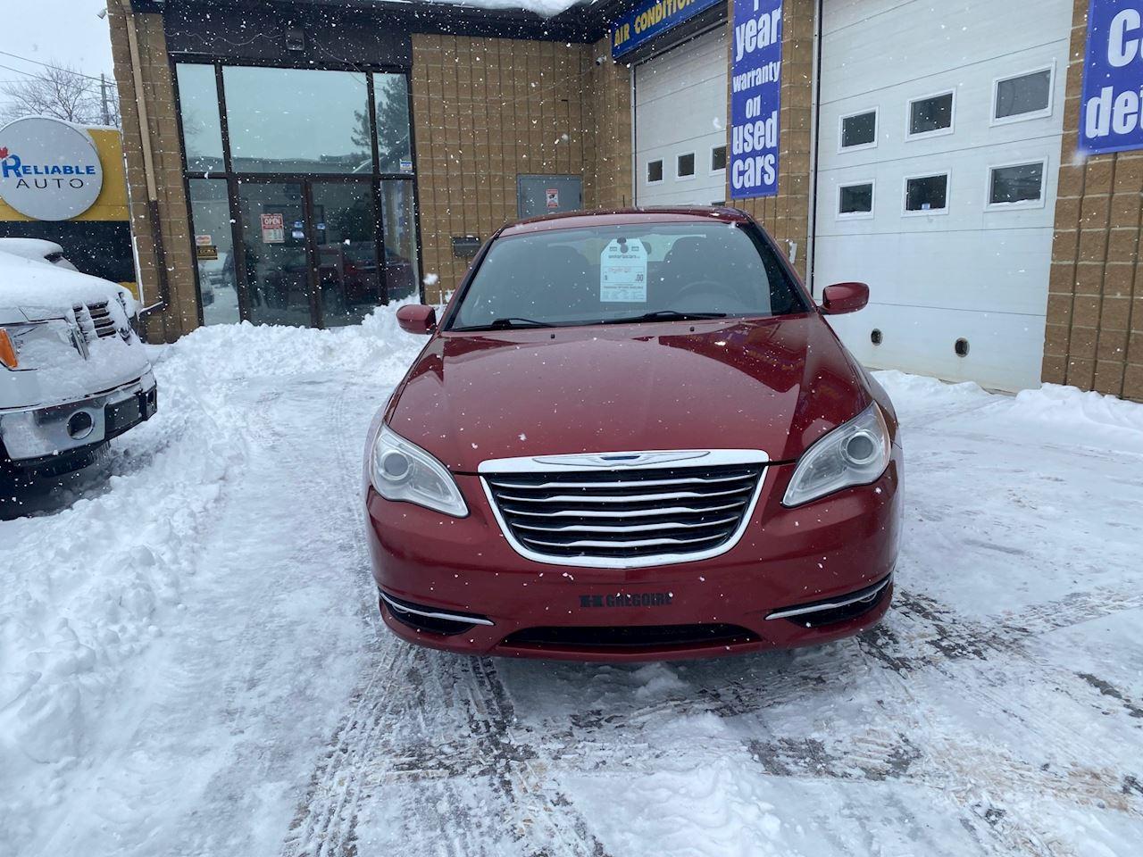 2013 Chrysler 200 Touring Photo1