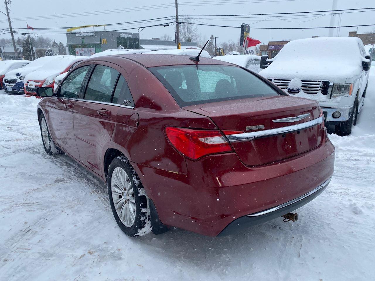 2013 Chrysler 200 Touring Photo