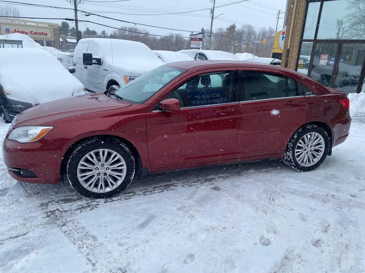 2013 Chrysler 200 Touring Photo