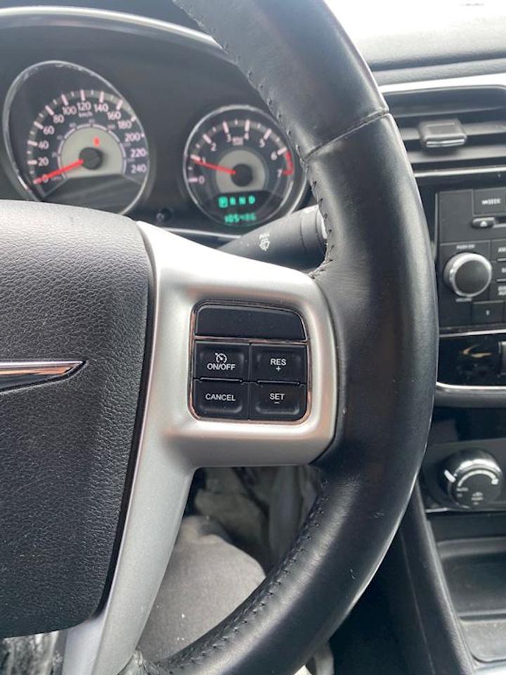 2013 Chrysler 200 Touring Photo