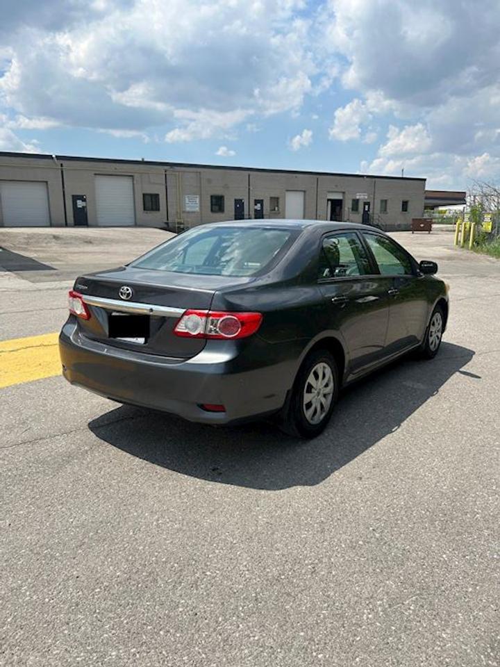 2013 Toyota Corolla CE/LE/S Photo3
