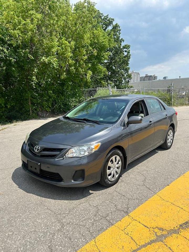 2013 Toyota Corolla CE/LE/S Photo5