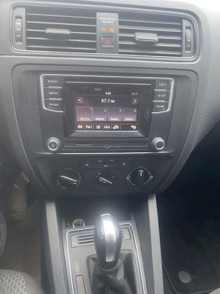 2019 Toyota Camry Hybrid Photo1