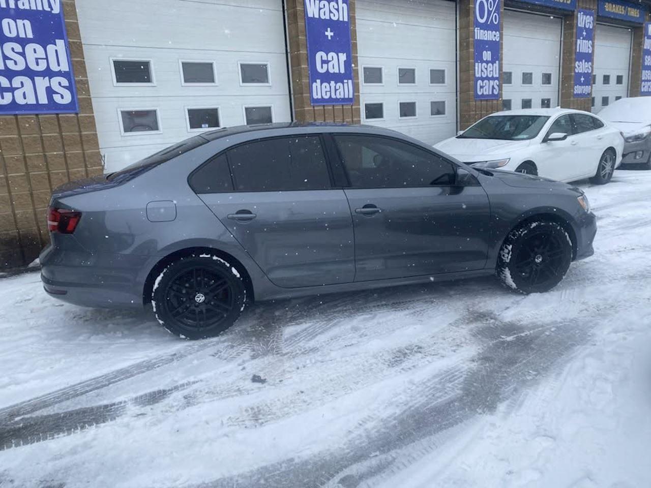 2019 Toyota Camry Hybrid Photo3