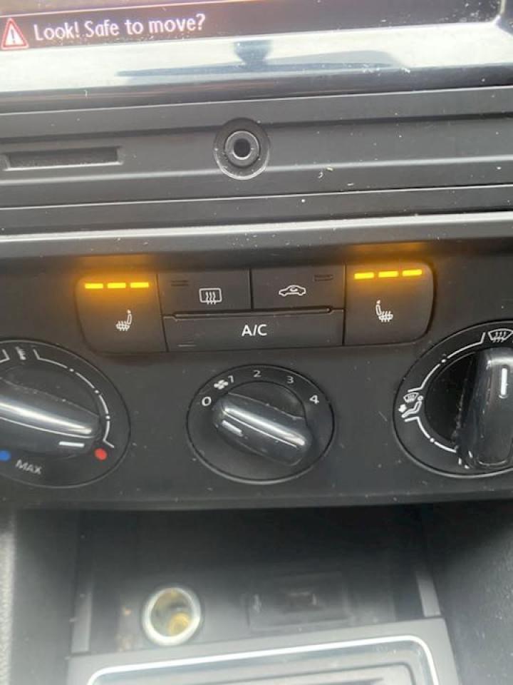 2019 Toyota Camry Hybrid Photo